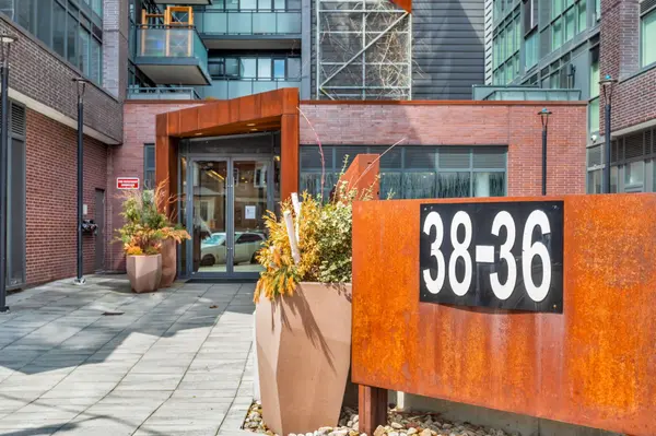 36 Howard Park AVE #603, Toronto W01, ON M6R 0A5