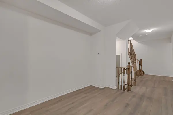 481 Manhattan Common, Oakville, ON L6H 3P6