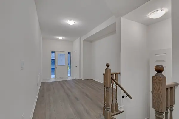 481 Manhattan Common, Oakville, ON L6H 3P6