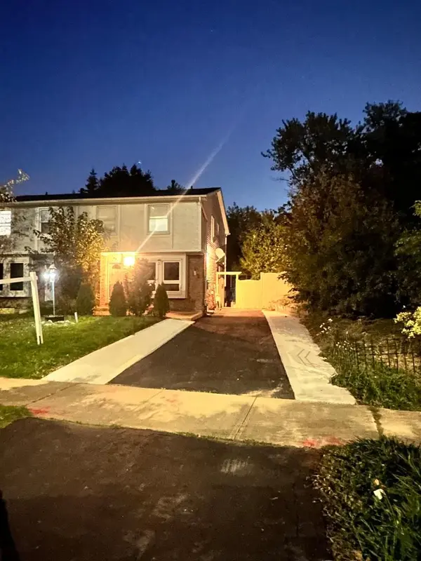 98 Centre ST N, Brampton, ON L6V 2Z3