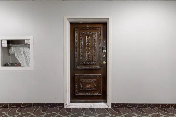 966 Inverhouse DR #609, Mississauga, ON L5J 4B6