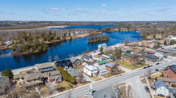 82 Queen ST, Selwyn, ON K0L 2H0