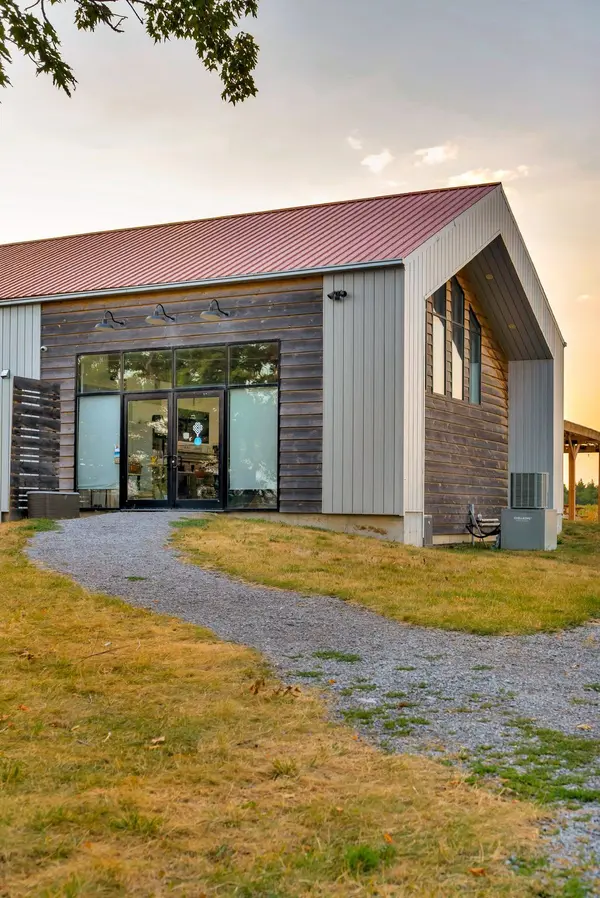 890 Danforth RD, Prince Edward County, ON K0K 2J0