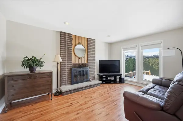 1354 Mountainside CRES, Orleans - Cumberland And Area, ON K1E 3G5