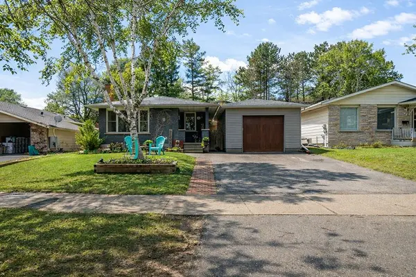 102 Century Hill DR, Kitchener, ON N2E 2H8