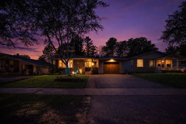 102 Century Hill DR, Kitchener, ON N2E 2H8