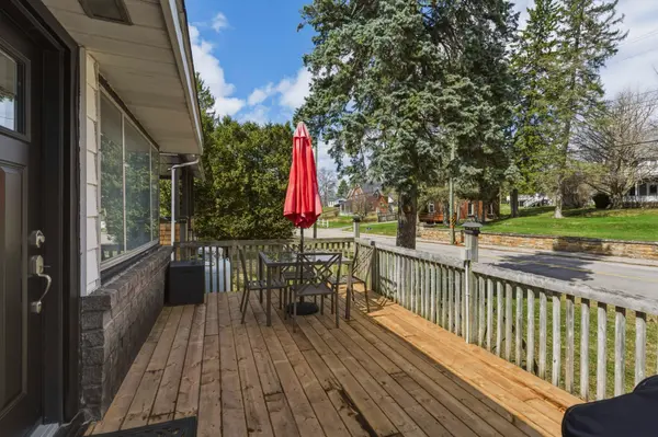 18 Quabbin RD, Front Of Yonge, ON K0E 1R0