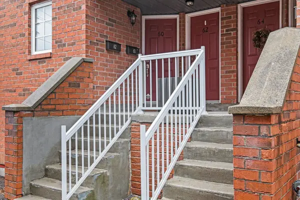 60 Mayflower Private, Woodroffe, ON K2B 0A2