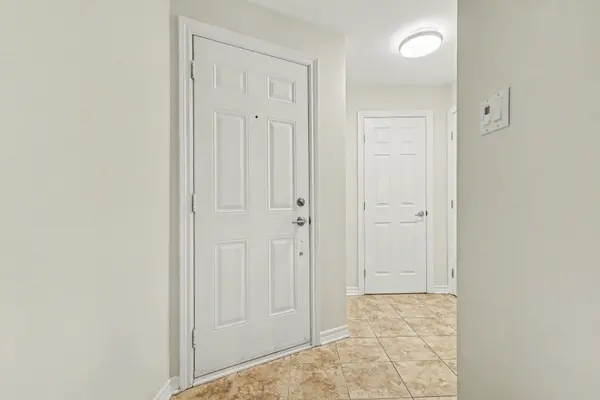 60 Mayflower Private, Woodroffe, ON K2B 0A2