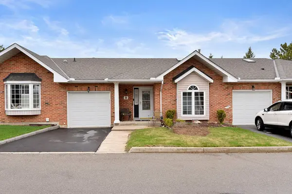 20 Meadowlands BLVD #8, Hamilton, ON L9K 1J5