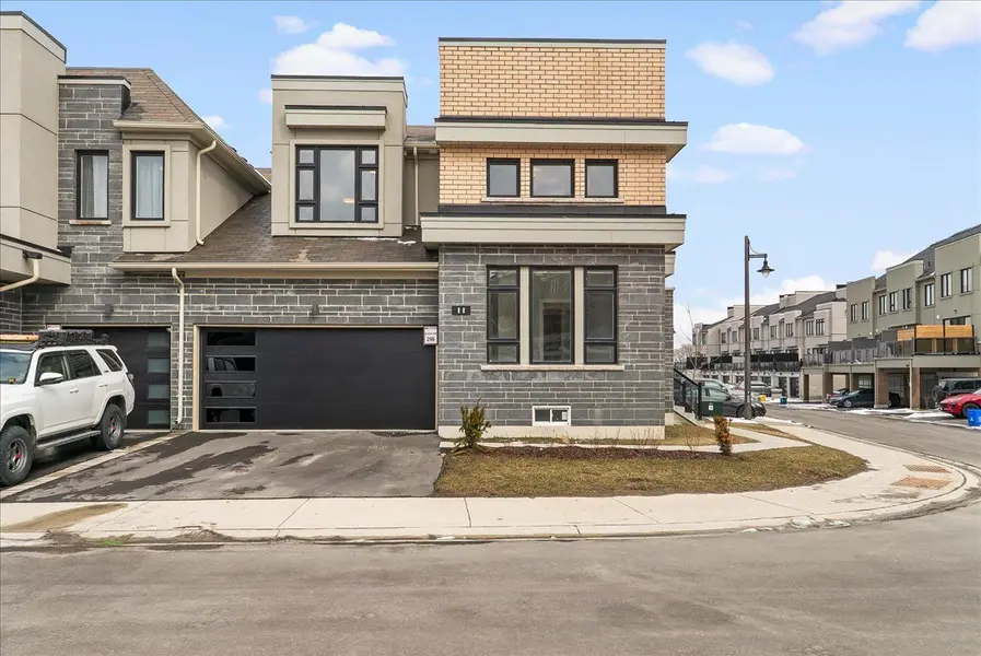 11 Sailors LNDG, Clarington, ON L1C 7G4