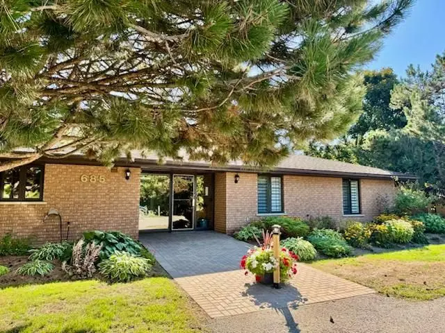 685 Whitaker ST #6, Peterborough, ON K9H 7K3