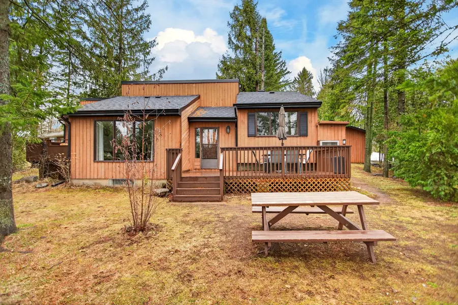 1732 Traders TRL, Selwyn, ON K0L 1T0