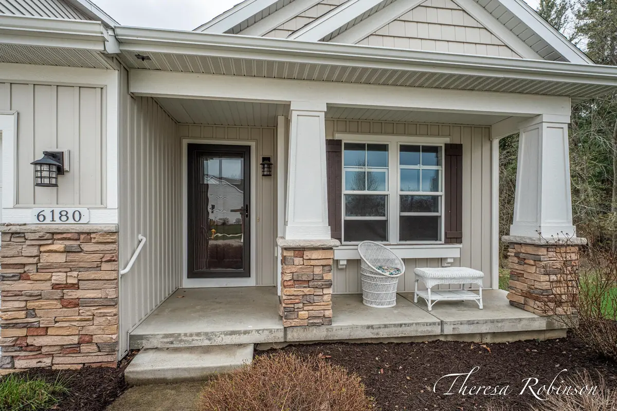 6180 Charleston LN #46, Allendale Twp, MI 49401