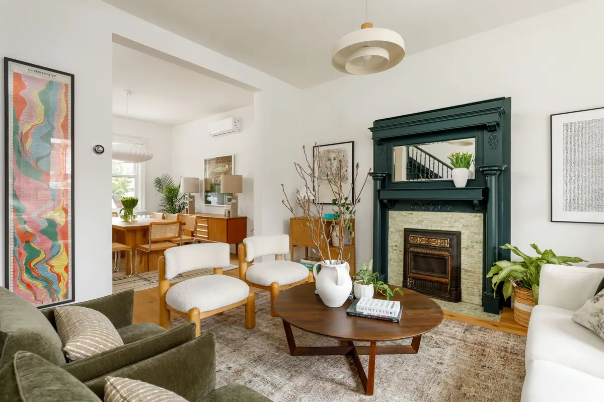 127 Lisgar ST, Toronto C01, ON M6J 3G4