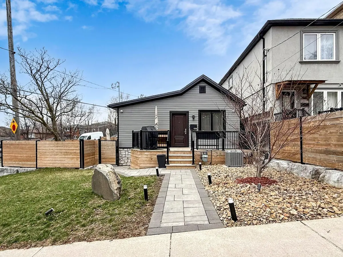 534 Silverthorn AVE, Toronto W03, ON M6M 3H9
