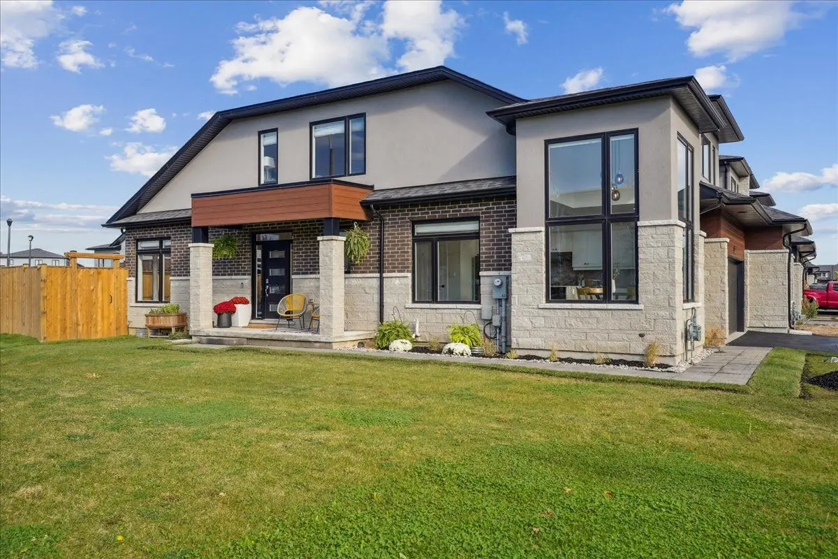 52 Welch LN, Hamilton, ON L9C 0G1