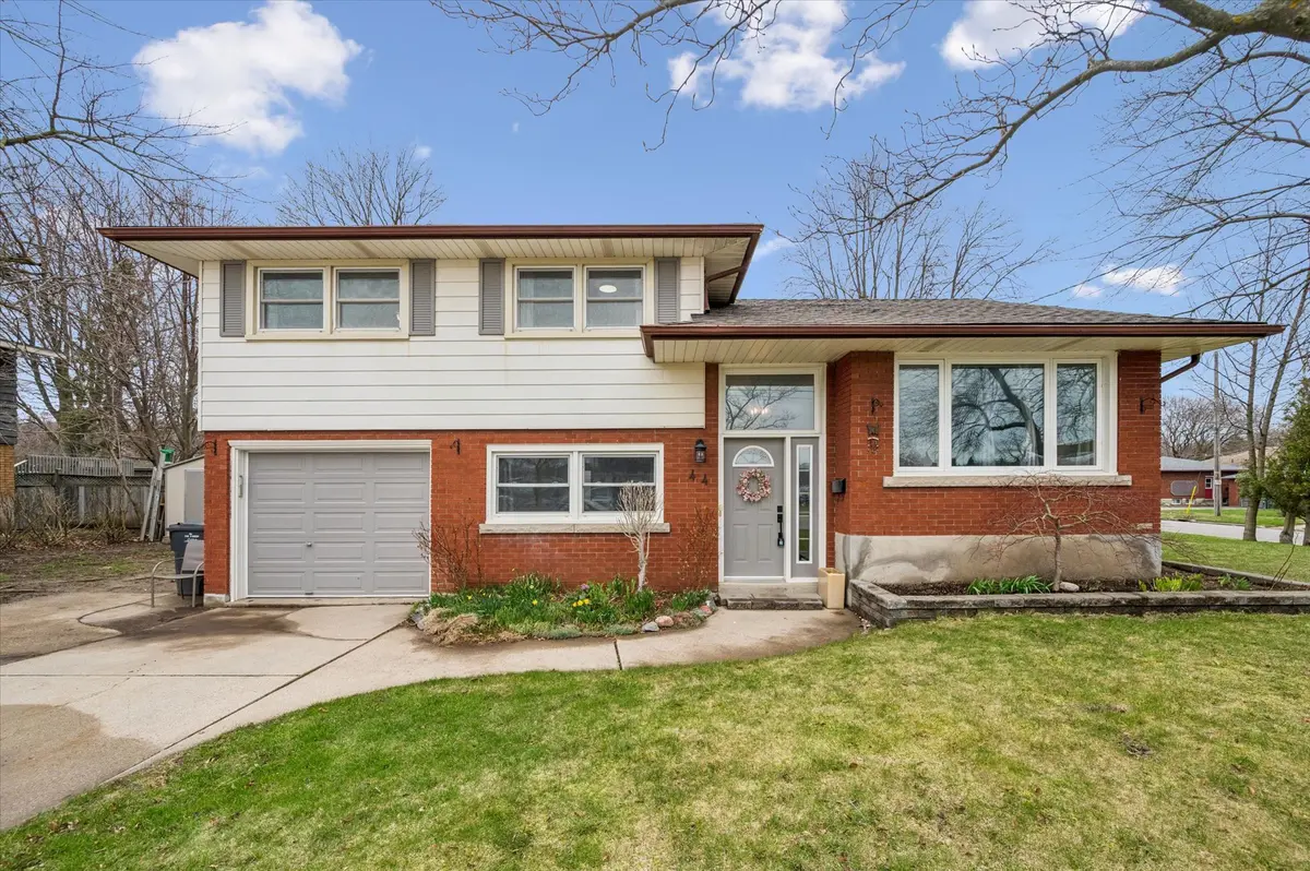 44 Meyer DR, Guelph, ON N1E 4H2