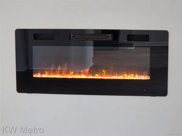 1116 E HAYES AVE, Hazel Park, MI 48030