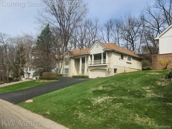 3086 Bloomfield Park DR, West Bloomfield Charter Township, MI 48323