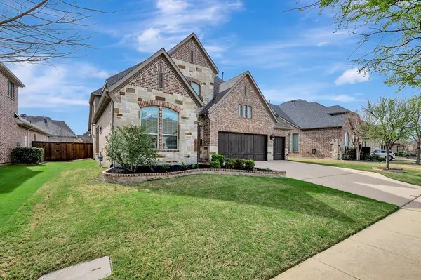 1052 Highpoint Way, Roanoke, TX 76262