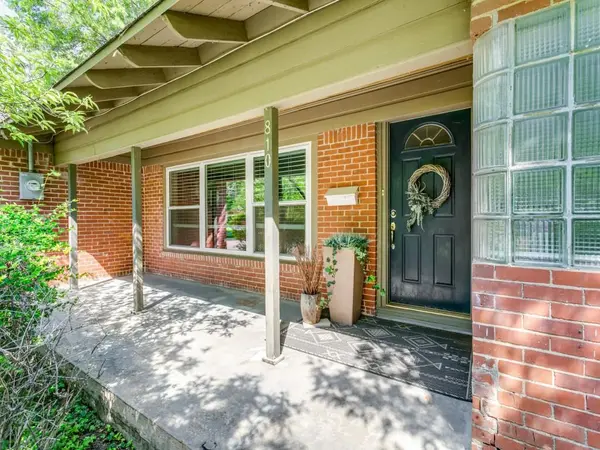 810 S Jefferson Street, Irving, TX 75060