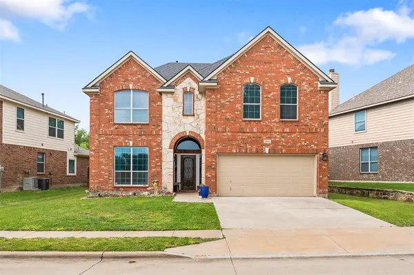 5621 Paloma Blanca Drive, Fort Worth, TX 76179