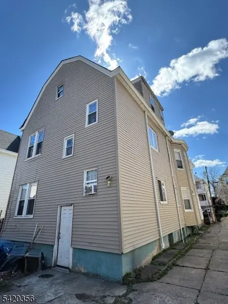 217 Lawrence St, Paterson City, NJ 07501