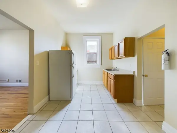 413-15 Dodd St #1, East Orange City, NJ 07017