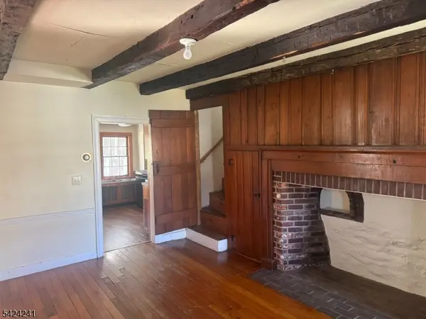 7 James St, Tewksbury Twp., NJ 08858