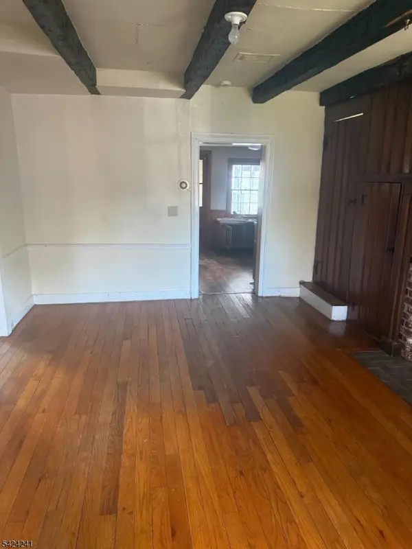 7 James St, Tewksbury Twp., NJ 08858