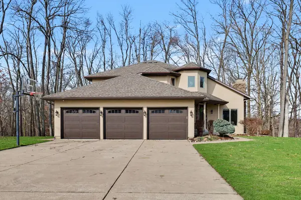 2011 Knollpoint DR NE, Ada Twp, MI 49301