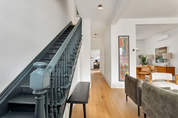 127 Lisgar ST, Toronto C01, ON M6J 3G4