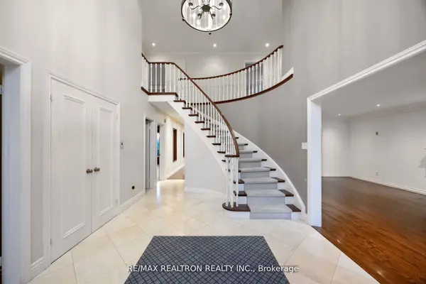 12 Donwoods DR, Toronto C12, ON M4N 2G1