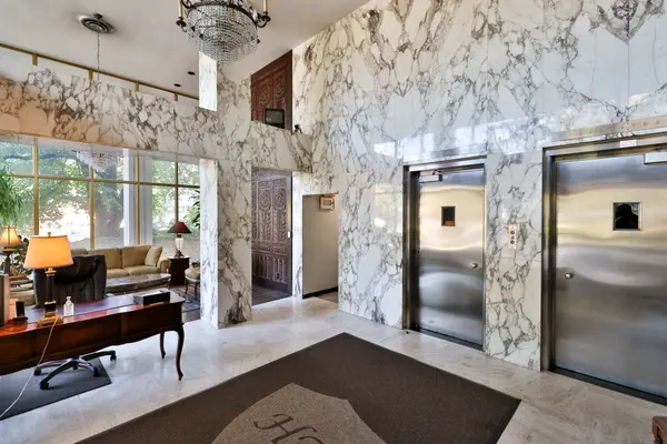 2600 Bathurst ST #1001, Toronto C04, ON M6B 2Z4