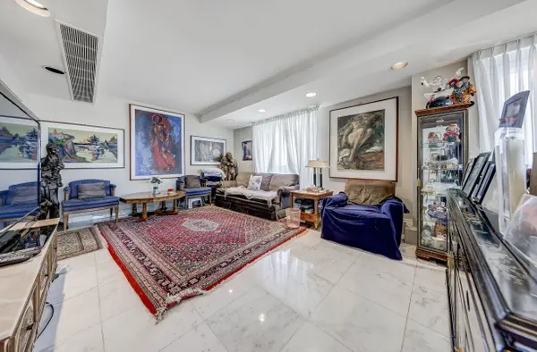 2600 Bathurst ST #1001, Toronto C04, ON M6B 2Z4