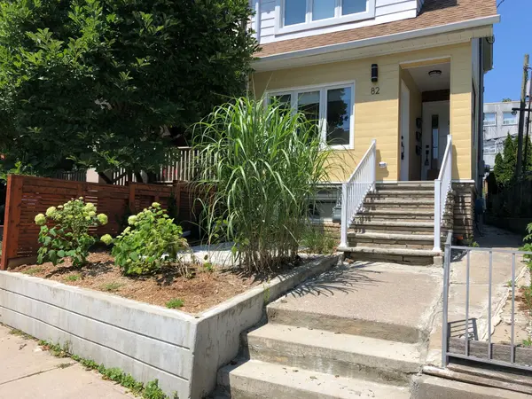 82 Marchmount RD #Unit 1, Toronto C02, ON M6G 2B1