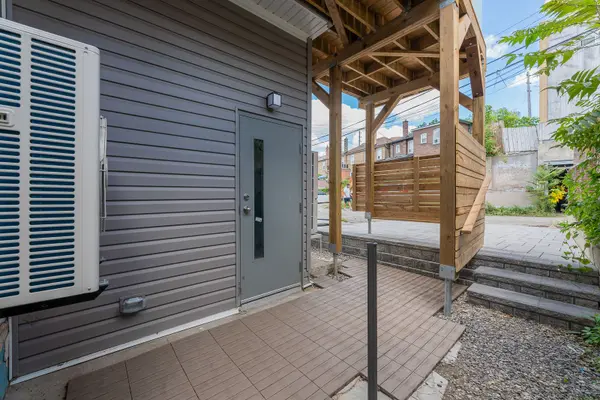 82 Marchmount RD #Unit 1, Toronto C02, ON M6G 2B1