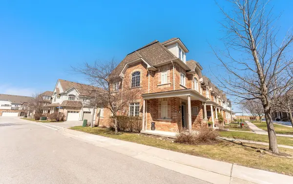 23 Yewtree WAY, Whitby, ON L1R 0C7