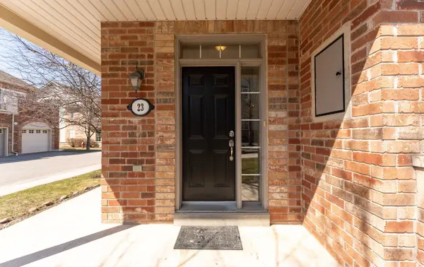 23 Yewtree WAY, Whitby, ON L1R 0C7