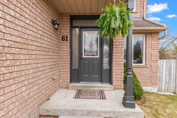 61 Fry CRES, Clarington, ON L1C 4Y3