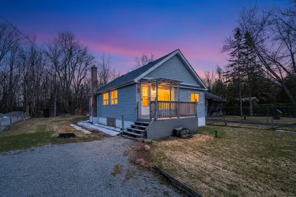 21 Hadden RD, Georgina, ON L0E 1R0