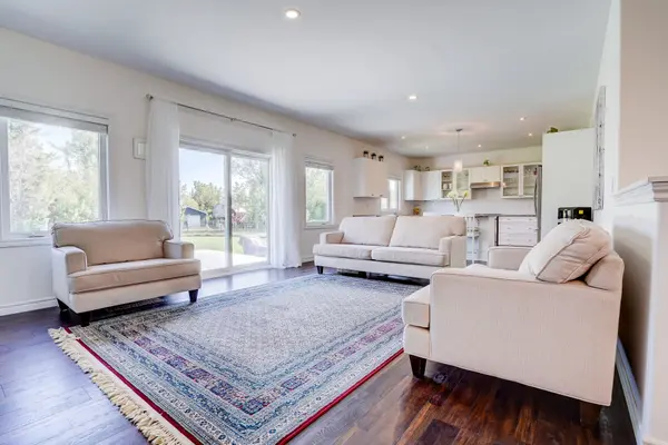 15 Keyzer DR, Oro-medonte, ON L3V 8N7