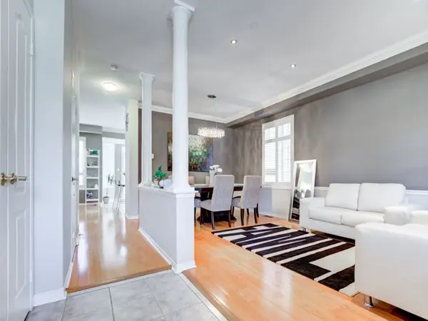 3652 Emery DR, Mississauga, ON L5M 7G8