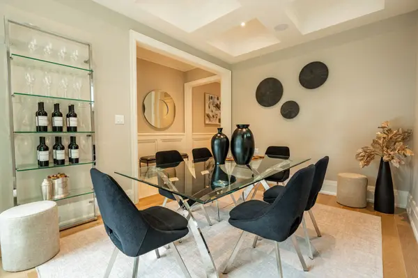 385 Pine Cove RD, Burlington, ON L7N 1W4