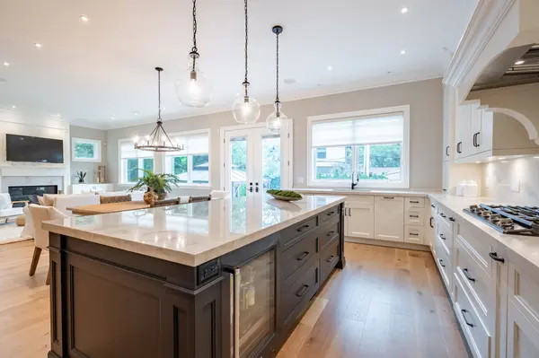 385 Pine Cove RD, Burlington, ON L7N 1W4