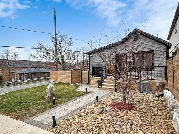 534 Silverthorn AVE, Toronto W03, ON M6M 3H9