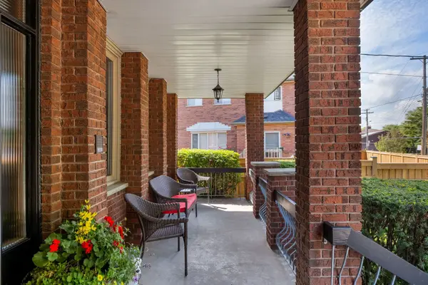 15 Westroyal RD, Toronto W09, ON M9P 2C4