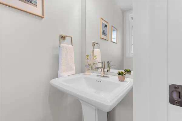 90 Soho ST, Hamilton, ON L8J 0L4