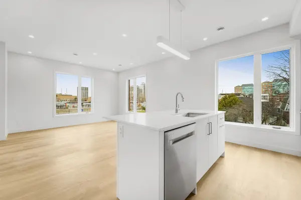 2 Caroline AVE #A, Tunneys Pasture And Ottawa West, ON K1Y 0S7